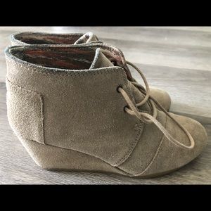 Tom’s suede wedge booties